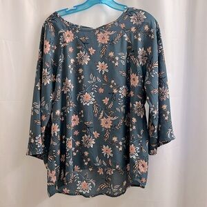 Paper Moon floral top size medium
